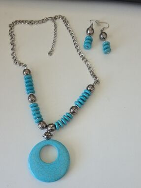 Turquoise Crackle Blue Statement Pendant Necklace & Earrings Set